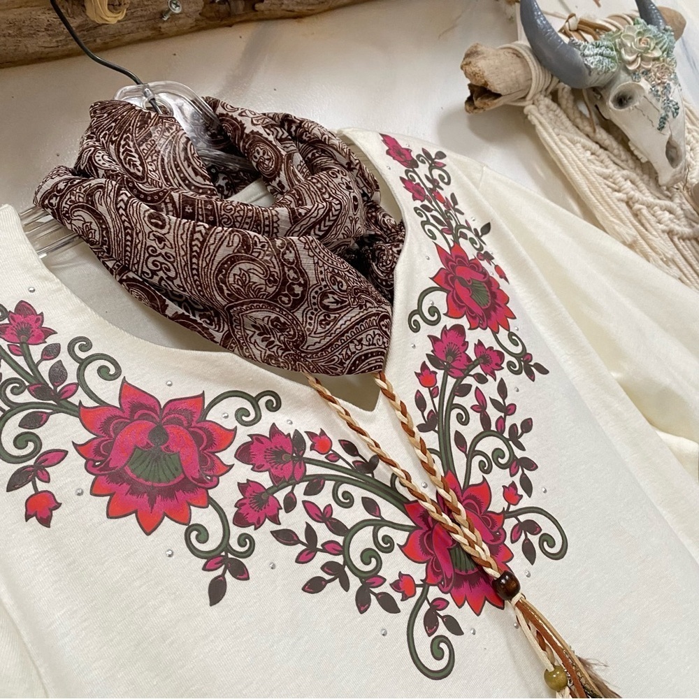 Beautiful Folk floral blouse w 3/4 sleeves w  prairie country shabby chic vibe